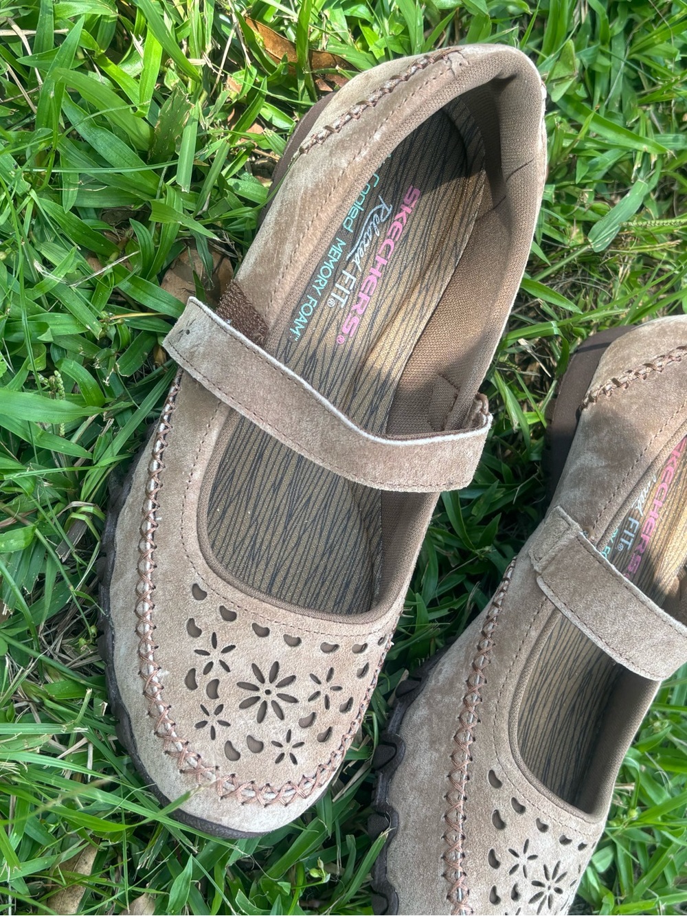 Skechers Taupe Suede Mary Jane Flats with Floral Cutouts Women’s 6.5